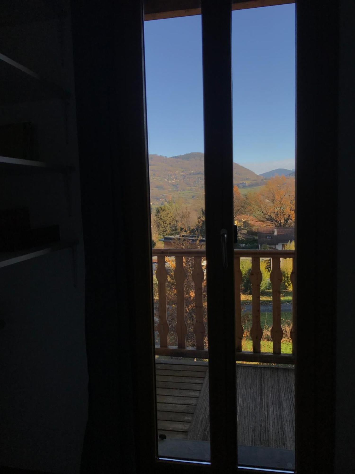 Appartement Dans Maison Brié-et-Angonnes Exterior foto